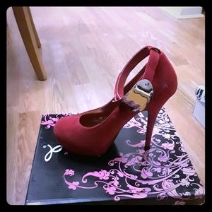 Red heels with gold strap